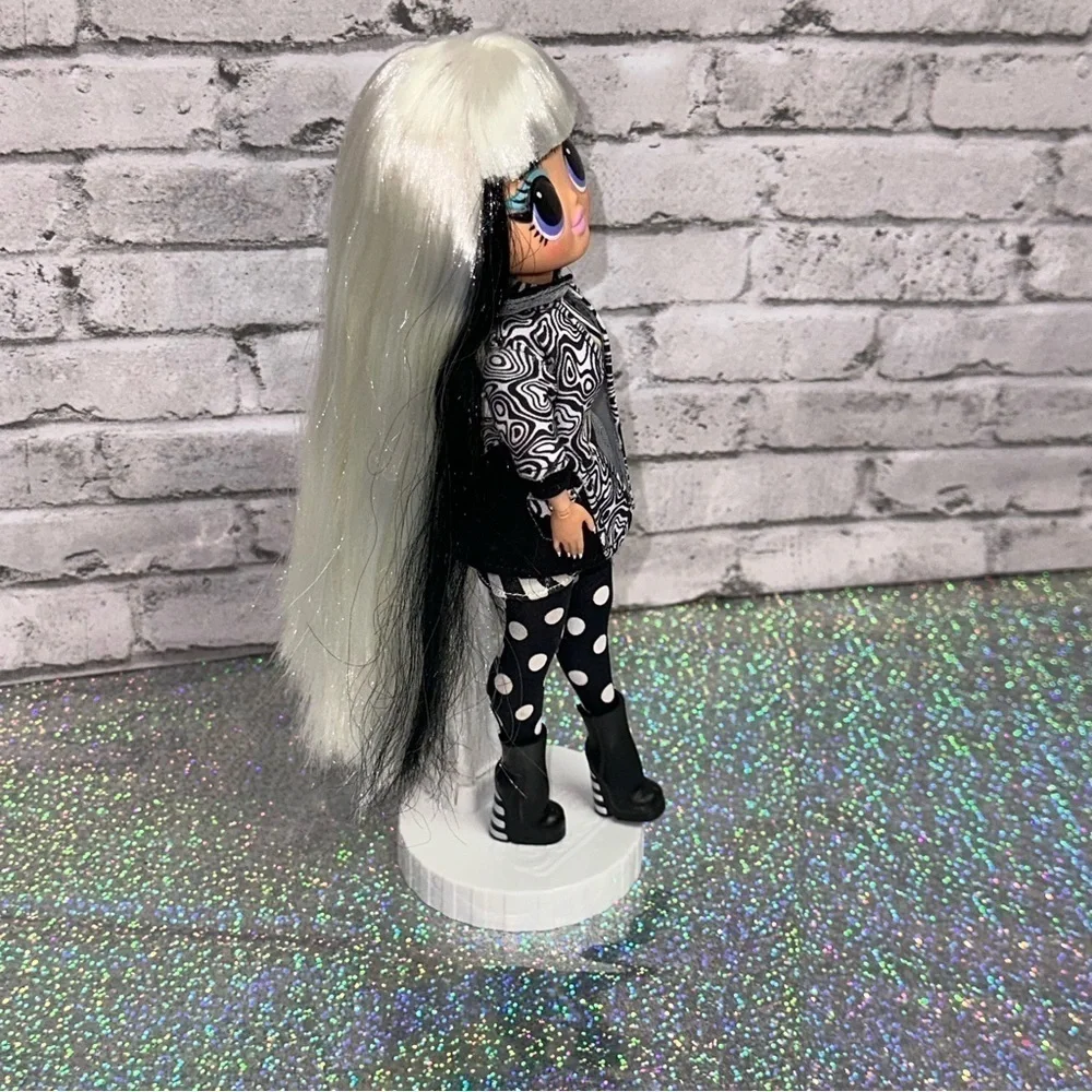 L.O.L. Surprise! LOL Surprise OMG Lights Groovy Babe Fashion Doll